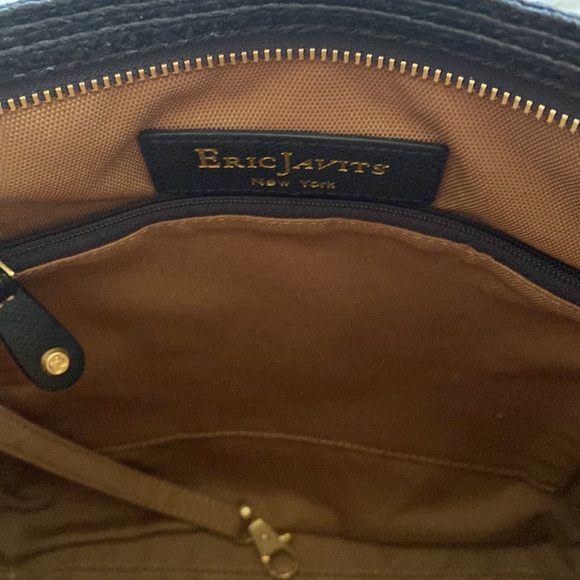 Eric Javits Crossbody. Tan/Black Woven Material. - Picture 11 of 13